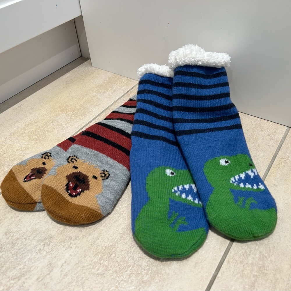 Children’s totes Sherpa lined dinosaur & bear slipper socks